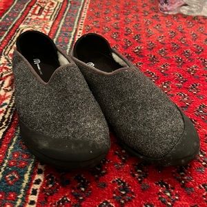 Mahabis convertible slipper/shoes size 11